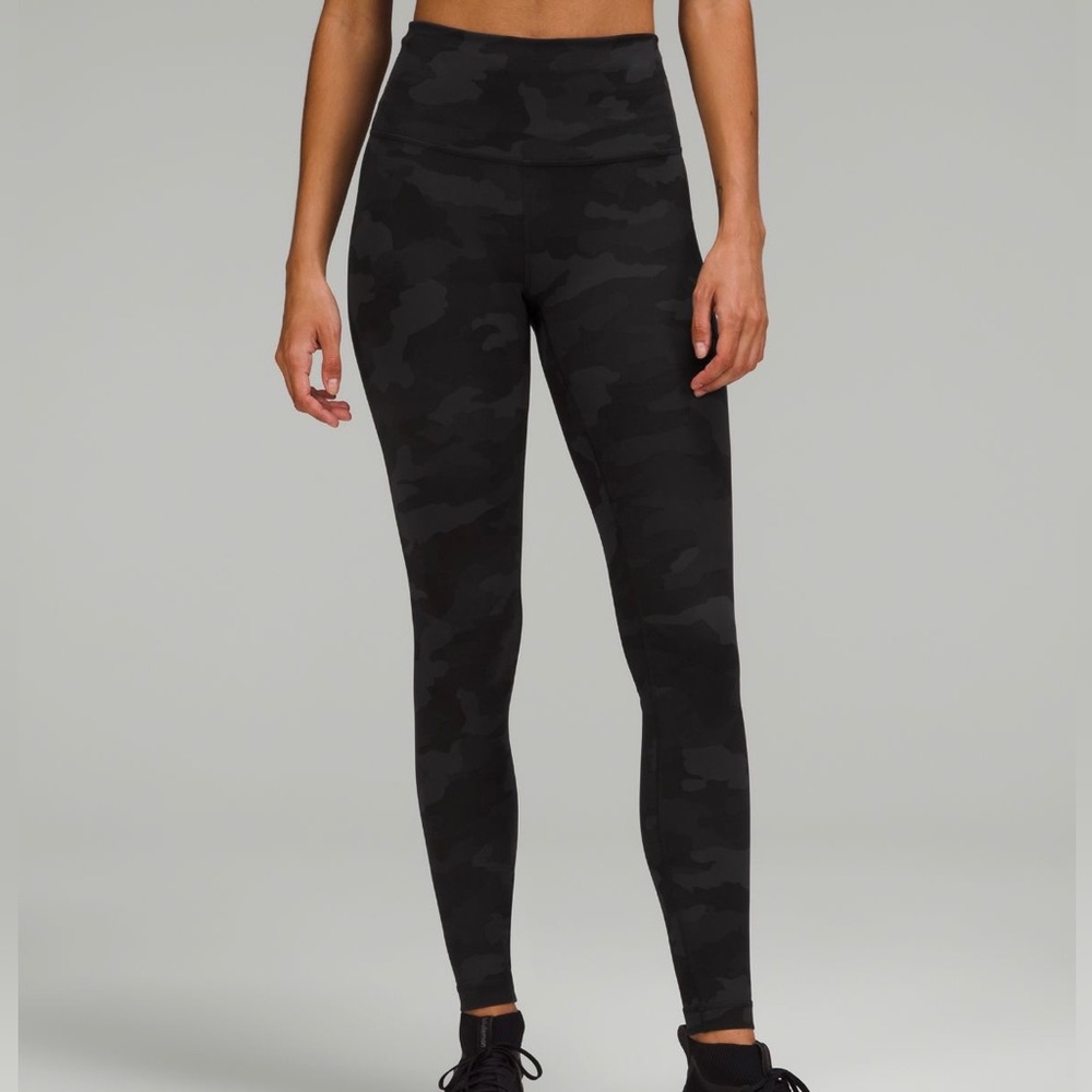 Lululemon, Wunder under, black Camo size 6